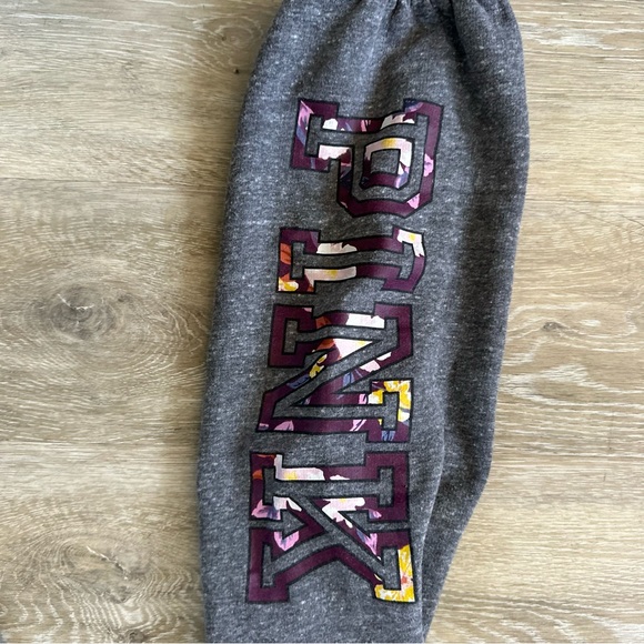 Two pairs of women’s Victoria’s Secret sweatpants gray, and black size medium - Picture 6 of 9